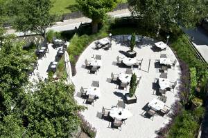 Genießen Sie Ihr Frühstück oder ein gemeinsames Dinner in unserem Garten.