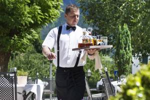 Erstklassiger Service und zuvorkommende Gastfreundschaft machen uns aus.