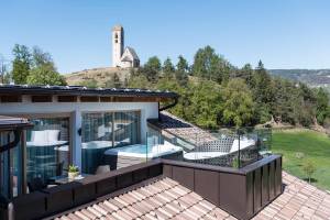 Die Völser Hof Wellness Suite mit Dachterrasse und privatem Spa-Bereich.