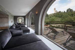 Unser Ruheraum mit traumhafter Aussicht auf das Kirchlein St. Peter.