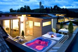Die Völser Hof Wellness Suite mit Dachterrasse und privatem Spa-Bereich.